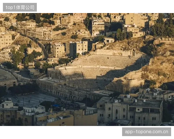 安曼国际体育场的热烈主场氛围是约旦队的传统优势，在18强赛中能否利用主场多拿分至关重要。